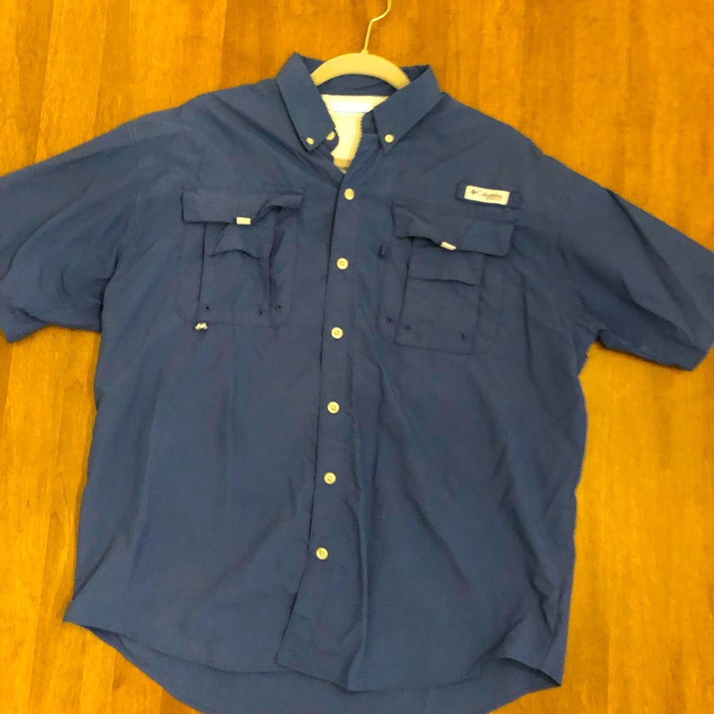 Columbia PFG short sleeve button down. mens size M. Blue